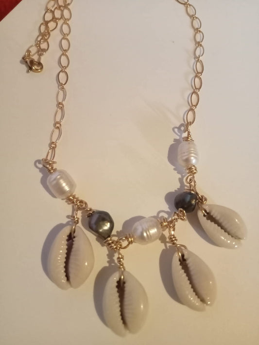 Collier perles d'eau douce et coquillages